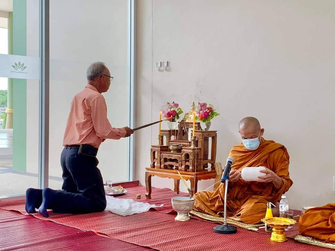 The Rajamangala Tawan-ok Waterlily Institute made merit for 9 monks on April 1, 2021 for the blessing to the personnel of The Rajamangala Tawan-ok Waterlily Institute.